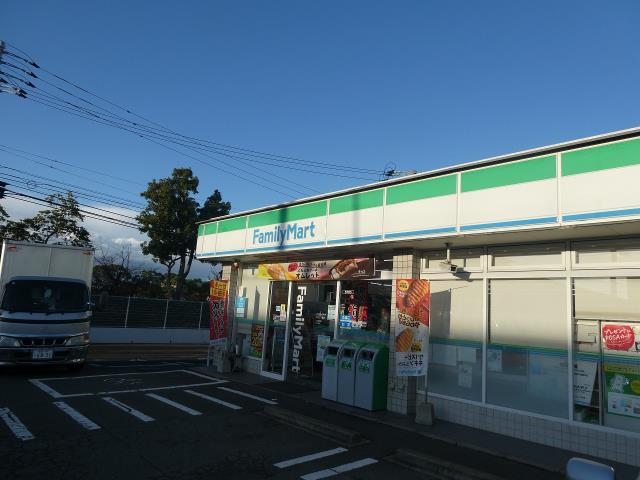コンビニ　ファミリーマート（コンビニ）まで490m