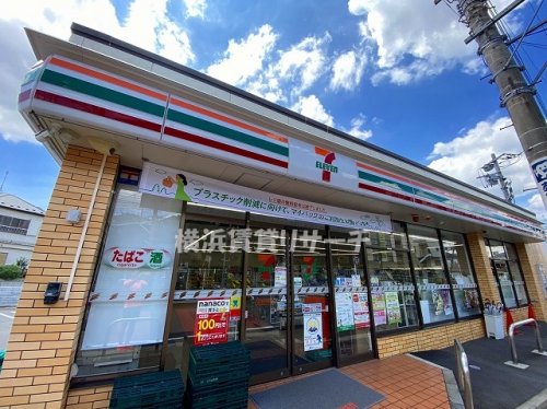 コンビニ　セブンイレブン横浜菊名3丁目店（コンビニ）まで883m