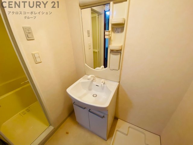 洗面設備　洗面所内に室内洗濯機置き場がついてます！