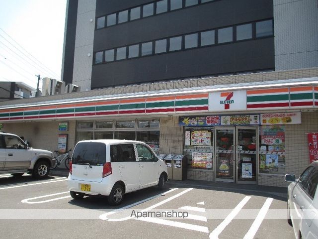 コンビニ　セブンイレブン（コンビニ）まで300m