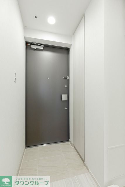 玄関　B2タイプ2023年2月撮影 同タイプ1103号室の写真です