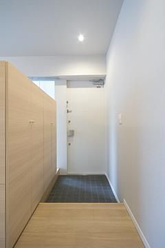 玄関　■モニタ付インターホン■シューズクローゼット■ダウンライト