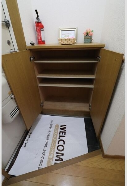 玄関　玄関にはシューズボックスも付いています！