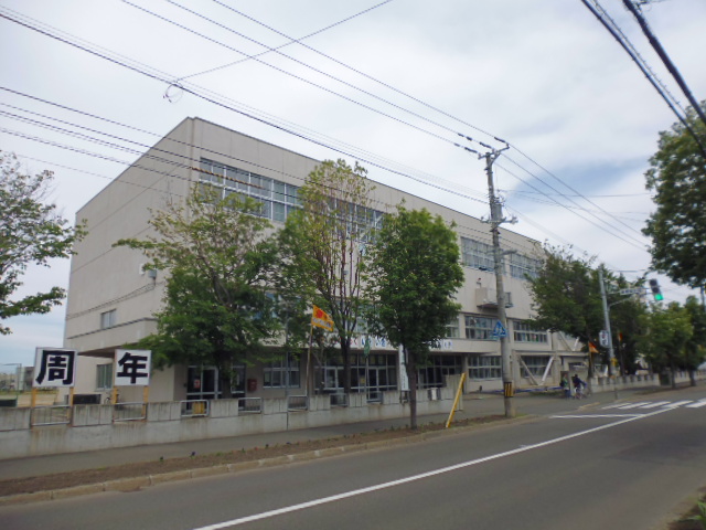 小学校　札幌市立新光小学校（小学校）まで163m