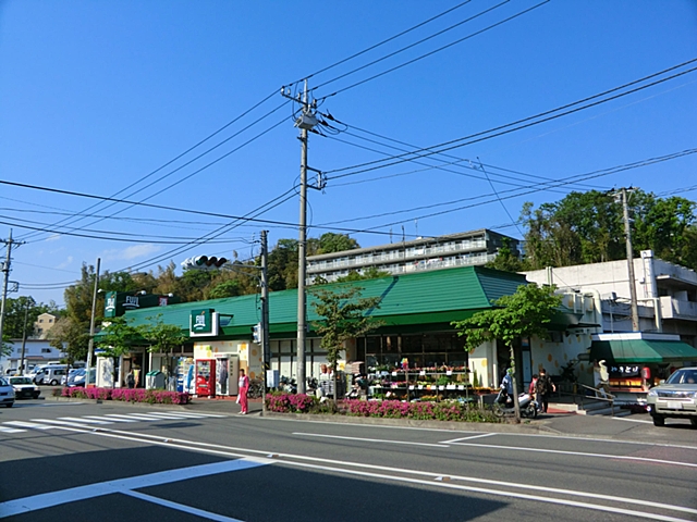 スーパー　Fuji上中里店（スーパー）まで849m