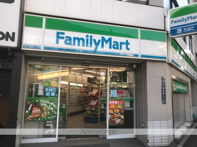コンビニ　ファミリーマート飯田橋交差点前店（コンビニ）まで180m