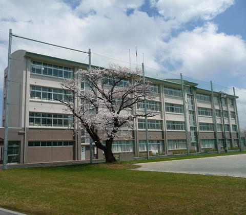 中学校　武蔵村山市立第一中学校（中学校）まで392m