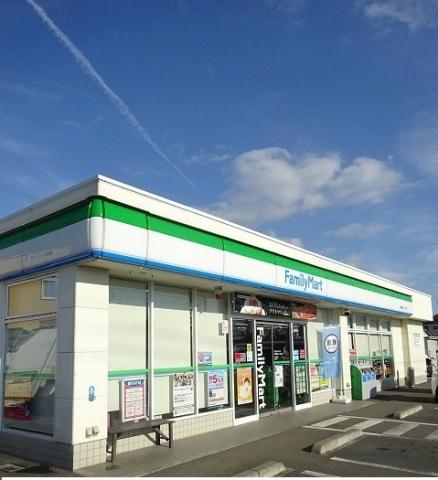 コンビニ　ファミリーマート（コンビニ）まで435m