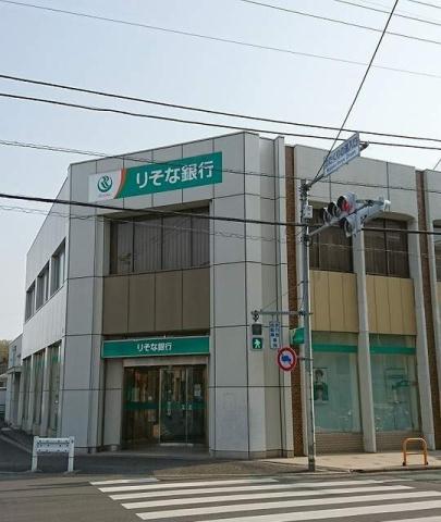銀行　（株）りそな銀行／村山支店（銀行）まで707m