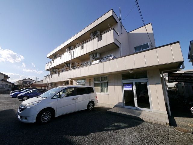 建物外観　白い外観
