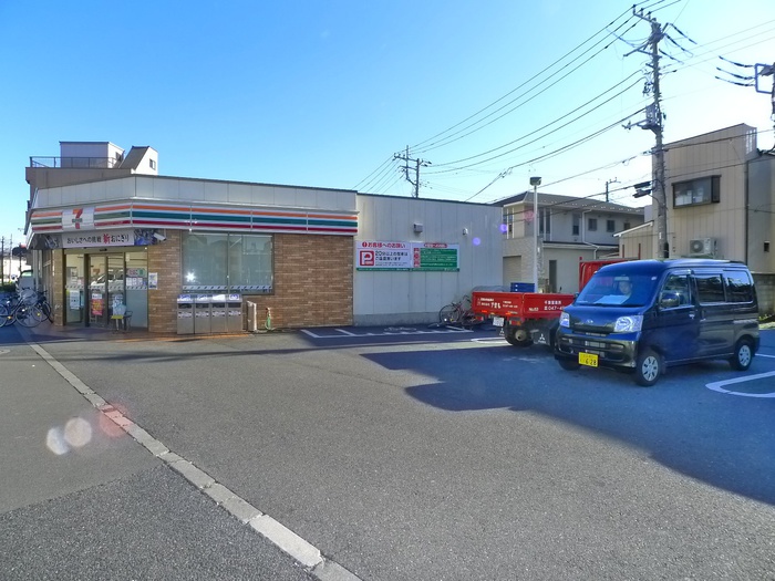 コンビニ　セブンイレブン（コンビニ）まで304m