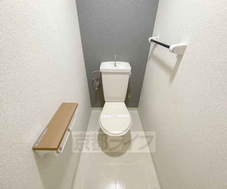 トイレ　トイレです。コンセントがあるので洗浄機能付き便座に交換...