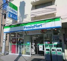 コンビニ　ファミリーマート 千駄ヶ谷二丁目店（コンビニ）まで75m