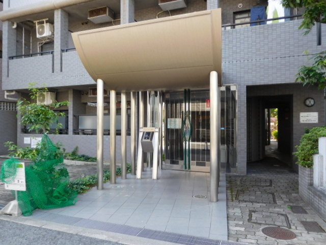エントランス　大手の管理会社が建物を管理しており、とっても綺麗です