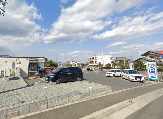 コンビニ　セブンイレブン平塚真田2丁目店（コンビニ）まで588m