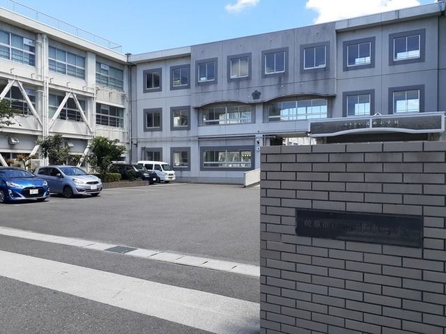 小学校　茜部小学校（小学校）まで550m