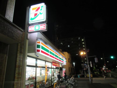 コンビニ　セブンイレブン足立青井駅前店（コンビニ）まで505m