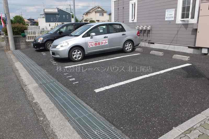 駐車場　お部屋探しはレーベンハウス北上尾店へ！