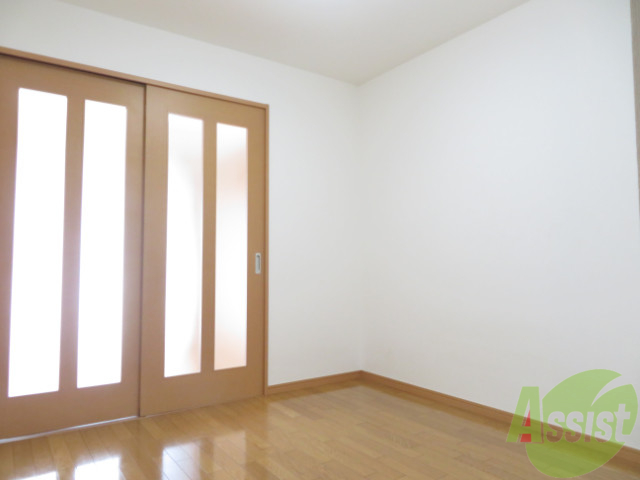 居室・リビング　壁が白いのでお部屋に圧迫感を感じにくいですよね。