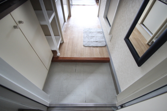 玄関　※別部屋の写真です