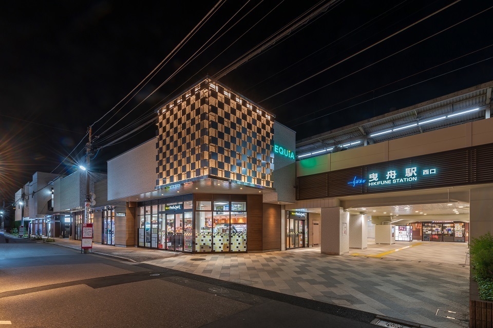 ショッピングセンター　EQUiA曳舟（ショッピングセンター）まで743m