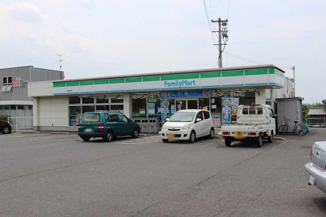 コンビニ　ファミリーマート陽光台店（コンビニ）まで340m