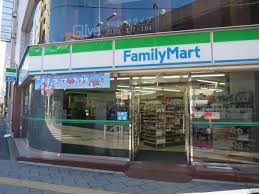 コンビニ　ファミリーマート神田岩本町一丁目店（コンビニ）まで128m