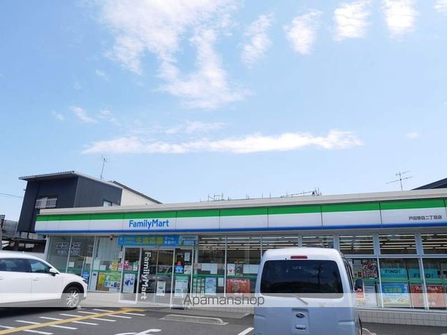 コンビニ　ファミリーマート（コンビニ）まで124m