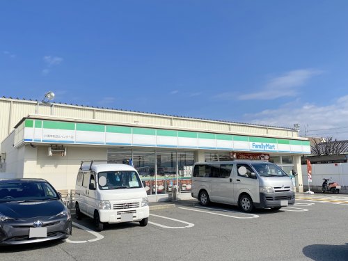 コンビニ　ファミリーマート 小浦岸和田北インター店（コンビニ）まで848m