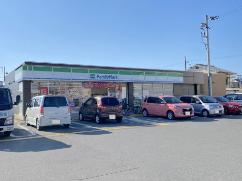 コンビニ　ファミリーマート 小浦忠岡北店（コンビニ）まで851m