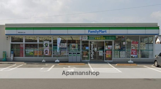 コンビニ　ファミリーマート（コンビニ）まで533m