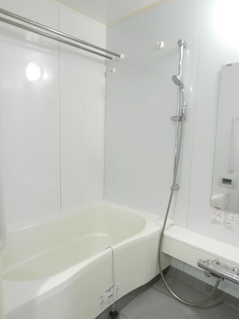 バス・シャワールーム　コンパクトで使いやすいお風呂です