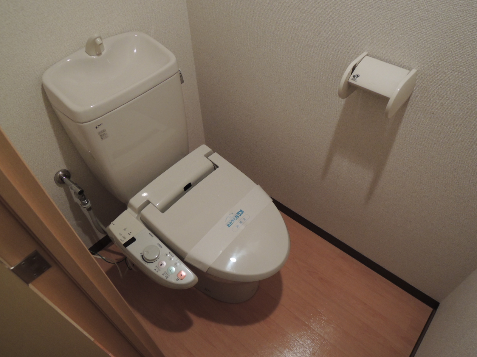 トイレ　温水洗浄便座機能付き