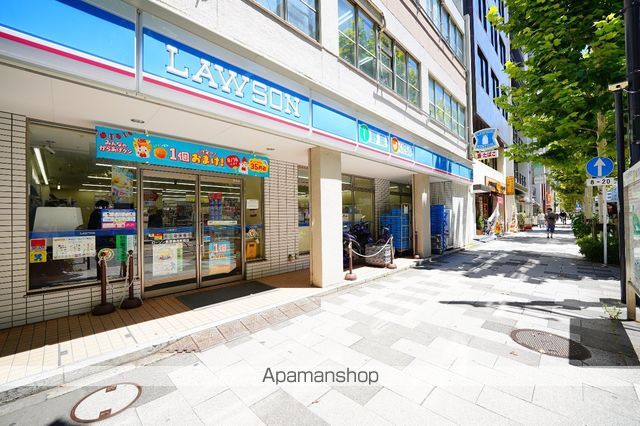 コンビニ　ローソン新宿御苑駅前店（コンビニ）まで650m