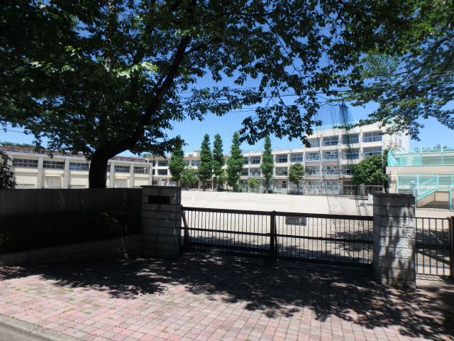 中学校　区立豊溪中学校（中学校）まで640m