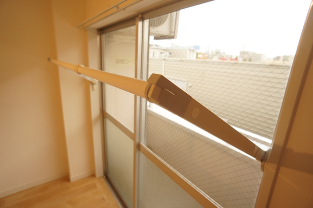 その他設備　室内物干し用金具付！日中の外出や雨の日のお洗濯に便利☆