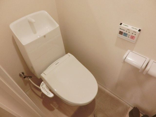 トイレ　温水洗浄便座もございます