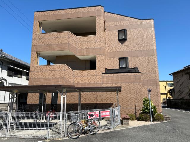 エントランス　外観写真（昼）
