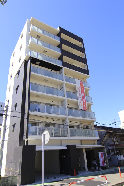 建物外観　ご入居後は２４時間のコールセンターあり。