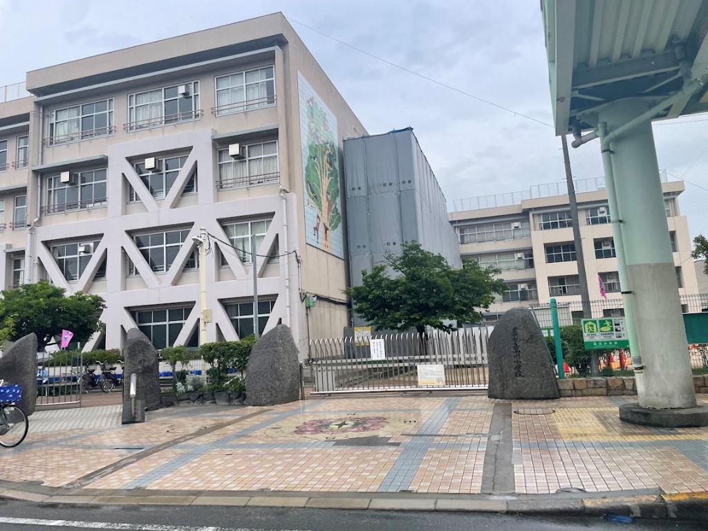 小学校　豊中市立高川小学校（小学校）まで268m