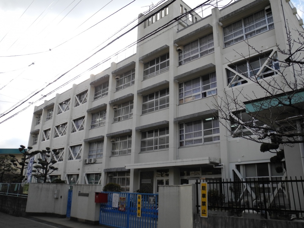 小学校　寝屋川市立木屋小学校（小学校）まで233m