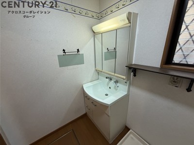 洗面設備　コンパクトで使いやすい洗面所