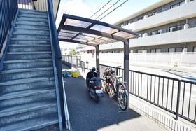 ロビー　～屋根付きの駐輪場はあると便利ですよね～