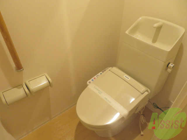 トイレ　ウォシュレット付きのトイレです。シャワートイレは日本の宝。