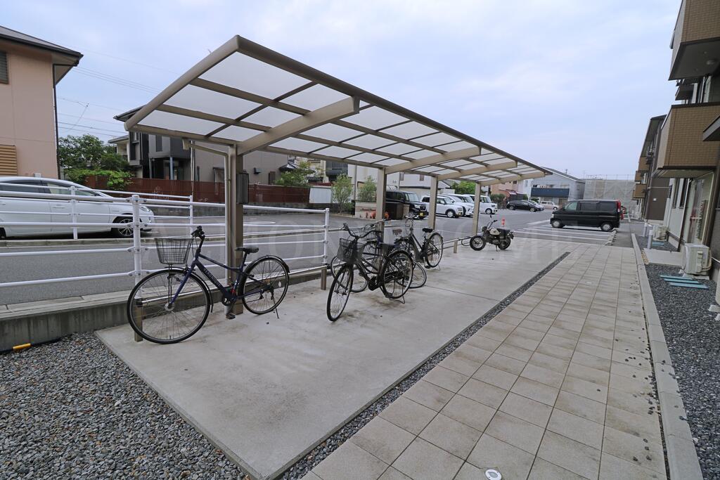 その他共有部分　屋根付き駐輪場