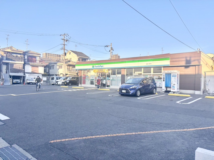 コンビニ　ファミマ（コンビニ）まで400m