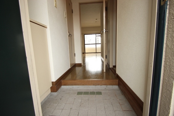 玄関　※別部屋の写真です