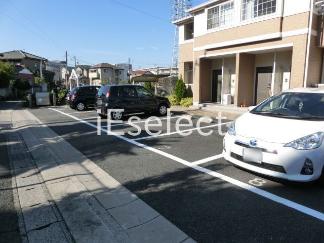 駐車場　敷地内の駐車場あります