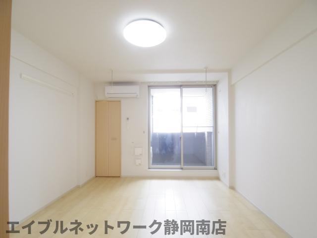 居室・リビング　居間です