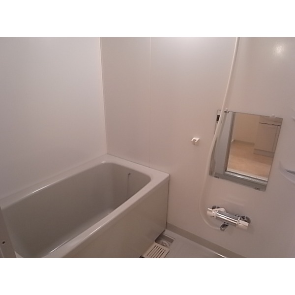 バス・シャワールーム　※写真は同じマンションの違う部屋のものになります。